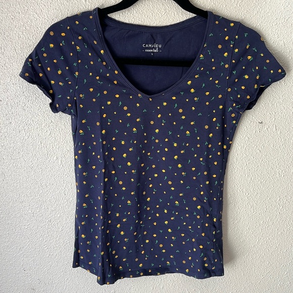 Camaïeu Essentiel Tops - Navy Blue and Lemons Camaïeu Essentiel V-neck T-shirt Size Small